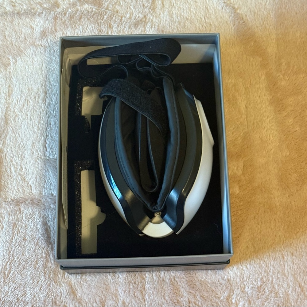 Black Air Pressure Eye Massager - Picture 4 of 13
